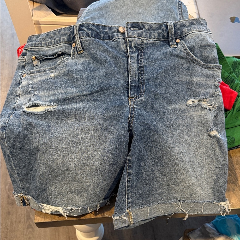 Women’s Seven7 Size 12 Distressed Denim Shorts